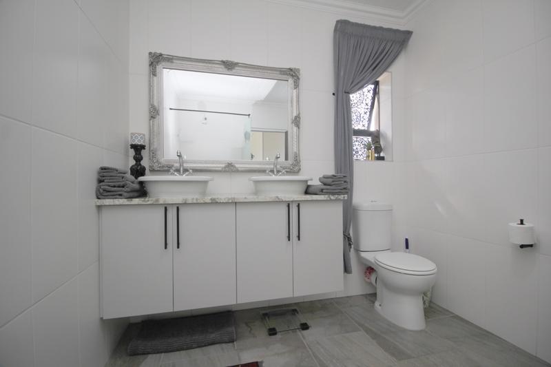 4 Bedroom Property for Sale in Monte Christo Western Cape